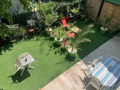 Jardin de l'établissement HOMEYPIC T3 en rez de jardin proche de Lyon