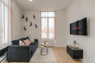 Télévision ou salle de divertissement dans l'établissement Selva, appartement cozy, Lyon 8ème