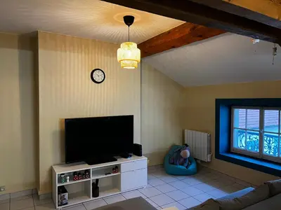 Télévision ou salle de divertissement dans l'établissement Bonheur