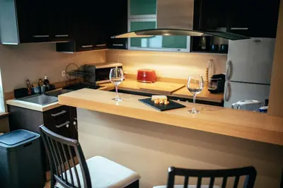 Cuisine ou kitchenette dans l'établissement Appartement duplex chaleureux au calme
