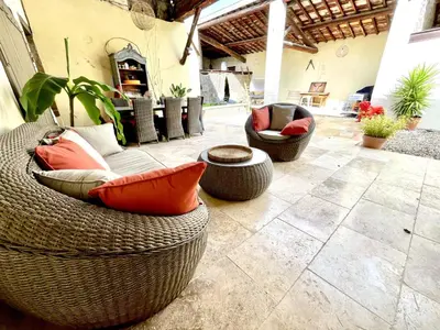Coin salon dans l'établissement Maison La Réclusière 4 étoiles - Piscine