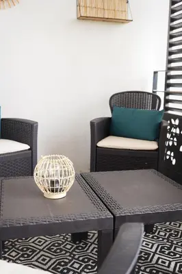 Coin salon dans l'établissement Visitez Lyon Bel Appartement spacieux le Joliot Curie 4-6 pers à Lyon - Eurexpo - LDLC ARENA