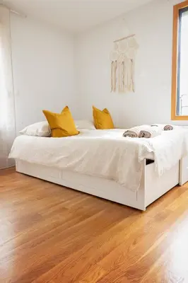 Un ou plusieurs lits dans un hébergement de l'établissement Visitez Lyon Bel Appartement spacieux le Joliot Curie 4-6 pers à Lyon - Eurexpo - LDLC ARENA