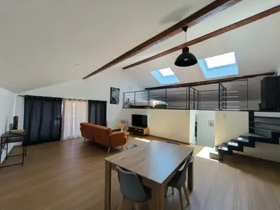 Télévision ou salle de divertissement dans l'établissement Les Tilleuls - cnpe bugey - bases de loisirs - pérouges