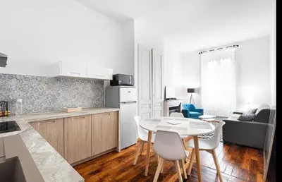 Coin salon dans l'établissement appartement 2 pièces Jean Macé et stationnement