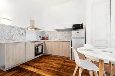 Cuisine ou kitchenette dans l'établissement appartement 2 pièces Jean Macé et stationnement