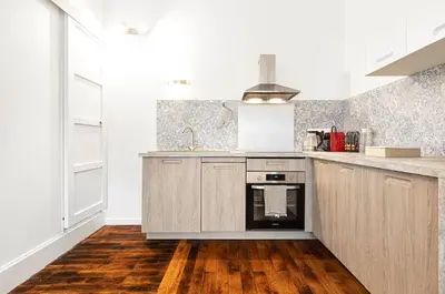 Cuisine ou kitchenette dans l'établissement appartement 2 pièces Jean Macé et stationnement