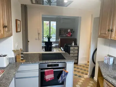 Cuisine ou kitchenette dans l'établissement Grand T5 lumineux avec parking - 6 pers - proche métro Lyon