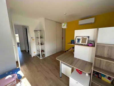 Cuisine ou kitchenette dans l'établissement Agréable maison rénovée, en ville et au calme !
