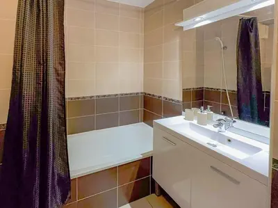 Salle de bains dans l'établissement Appartement T2 avec jardin et parking