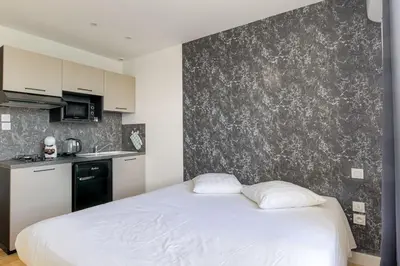 Cuisine ou kitchenette dans l'établissement Le Munich - Les appartements de l'olivier
