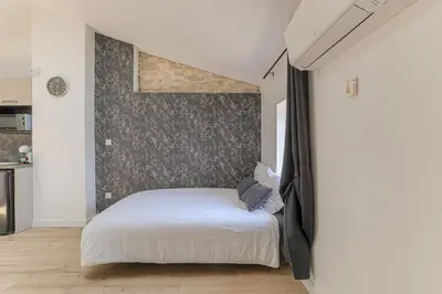 Un ou plusieurs lits dans un hébergement de l'établissement Le Düsseldorf - Les appartements de l'olivier