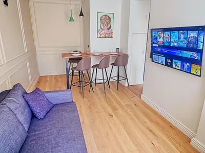 Télévision ou salle de divertissement dans l'établissement chic & élégant