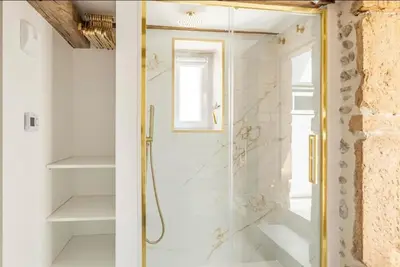 Salle de bains dans l'établissement Aux Voûtes de Granit - 10 mn Lyon