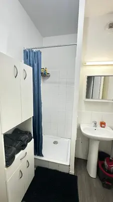 Salle de bains dans l'établissement Solo
