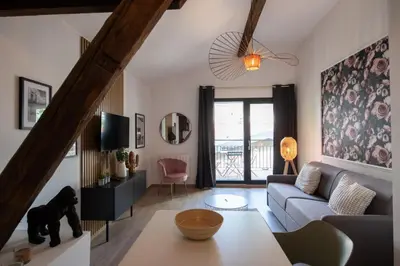 Télévision ou salle de divertissement dans l'établissement Suite Kella 2 - Tassin - Beau studio rénové
