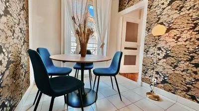 Coin salon dans l'établissement Suite Flamenco - Appartement 6 personnes - Check in h24 & Wifi