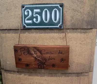 Certificat, récompense, panneau ou autre document affiché dans l'établissement Petit coin de paradis