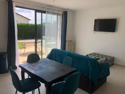 Télévision ou salle de divertissement dans l'établissement Ma casita à Villars Les Dombes
