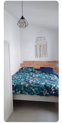 Un ou plusieurs lits dans un hébergement de l'établissement Maisonnette cosy et calme