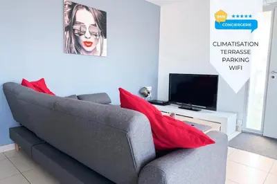 Télévision ou salle de divertissement dans l'établissement L'Échappée Viennoise