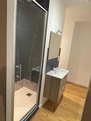 Salle de bains dans l'établissement Le perroquet