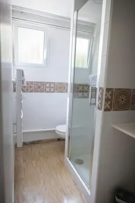 Salle de bains dans l'établissement Visitez Lyon Studio frais & cosy Lyon - Eurexpo - LDLC Arena