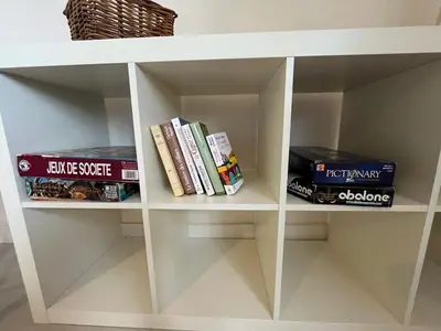 Bibliothèque dans la villa