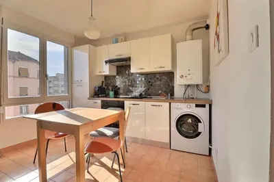 Cuisine ou kitchenette dans l'établissement La Douce Parenthèse - Studio with garage - Lyon 4th