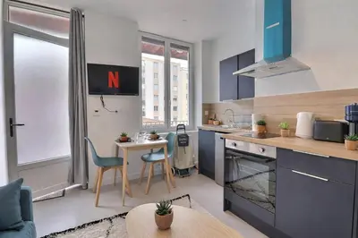 Cuisine ou kitchenette dans l'établissement The Cocoon - Studio-Apartment - Villeurbanne