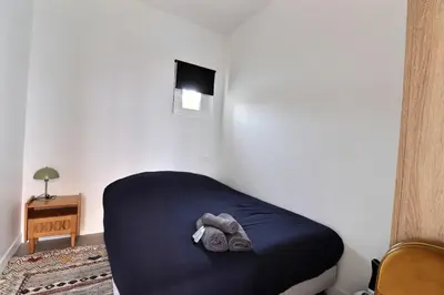 Un ou plusieurs lits dans un hébergement de l'établissement The Cocoon - Studio-Apartment - Villeurbanne