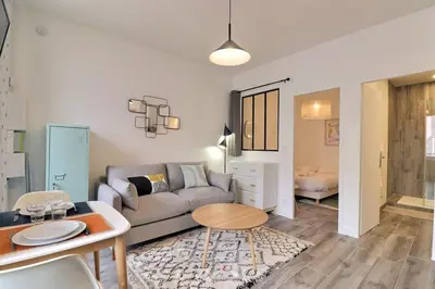 Coin salon dans l'établissement Le Péri - T1 Apartment 4 Guests - Villeurbanne