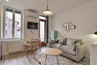 Télévision ou salle de divertissement dans l'établissement Le Péri - T1 Apartment 4 Guests - Villeurbanne