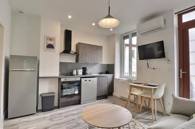Cuisine ou kitchenette dans l'établissement Le Péri - T1 Apartment 4 Guests - Villeurbanne