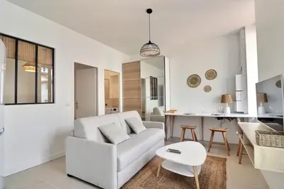 Coin salon dans l'établissement Le Charpennes - Beautiful T1 Apartment - Villeurbanne