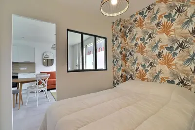 Un ou plusieurs lits dans un hébergement de l'établissement Les Mimosas - T2 Ground Floor Apartment - Villeurbanne