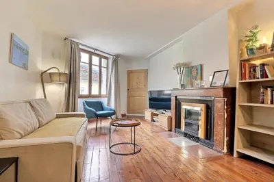 Coin salon dans l'établissement Le Marius - Beautiful apartment near the Rhône - Lyon 3rd