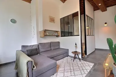 Coin salon dans l'établissement La Loge - Beautiful T2 Apartment - Lyon 5th