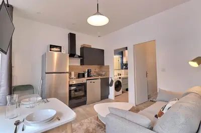 Cuisine ou kitchenette dans l'établissement Degemer - T1 Apartment in Charpennes - Villeurbanne