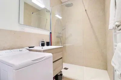 Salle de bains dans l'établissement The Tavira - Magnificent renovated T2 apartment - Villeurbanne
