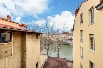 Vue sur la rivière ou le fleuve situé(e) à proximité de l'appartement