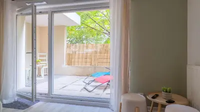 Balcon ou terrasse dans l'établissement Cosy studio avec terrasse et parking privé gratuit, idéal pour explorer Lyon