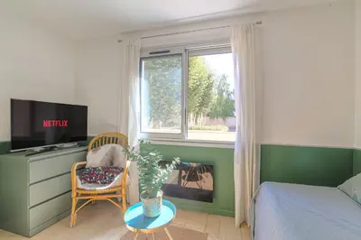 Télévision ou salle de divertissement dans l'établissement Le Florence - Studio Grange Blanche