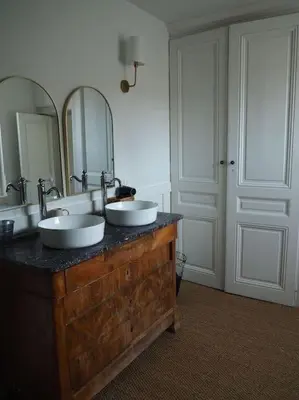 Salle de bains dans l'établissement Charmante Grange aux Monts d'Or