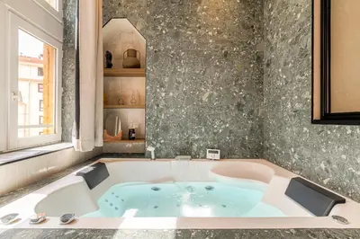 Salle de bains dans l'établissement LaBolla, charmant cocon avec spa, cœur de Lyon