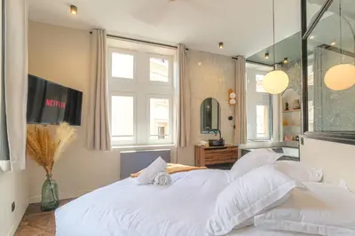 Un ou plusieurs lits dans un hébergement de l'établissement LaBolla, charmant cocon avec spa, cœur de Lyon