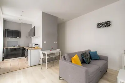 Cuisine ou kitchenette dans l'établissement Appartement cosy rénové, Hyper-centre Lyon
