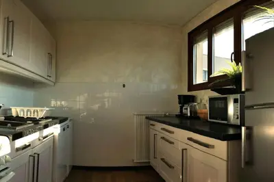 Cuisine ou kitchenette dans l'établissement Résidence du Parc de Lyon Est 102m2 pkg free