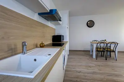 Cuisine ou kitchenette dans l'établissement Le Westy 1