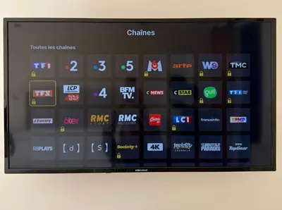 Télévision ou salle de divertissement dans l'établissement Suite l'Aparté